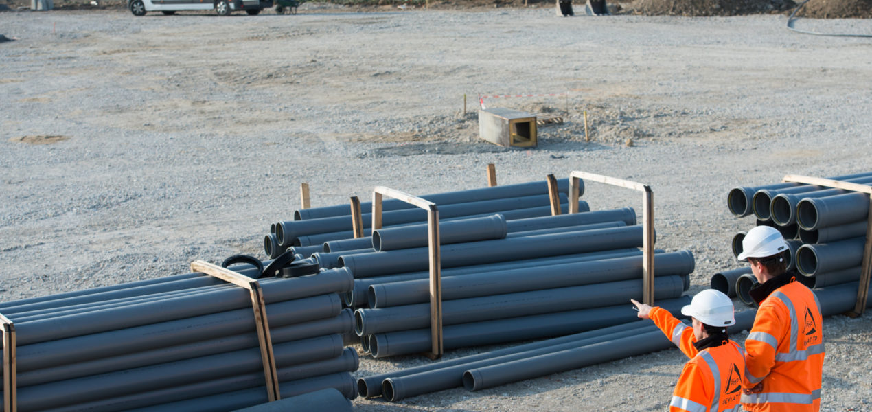 2 travailleurs sur un chantier