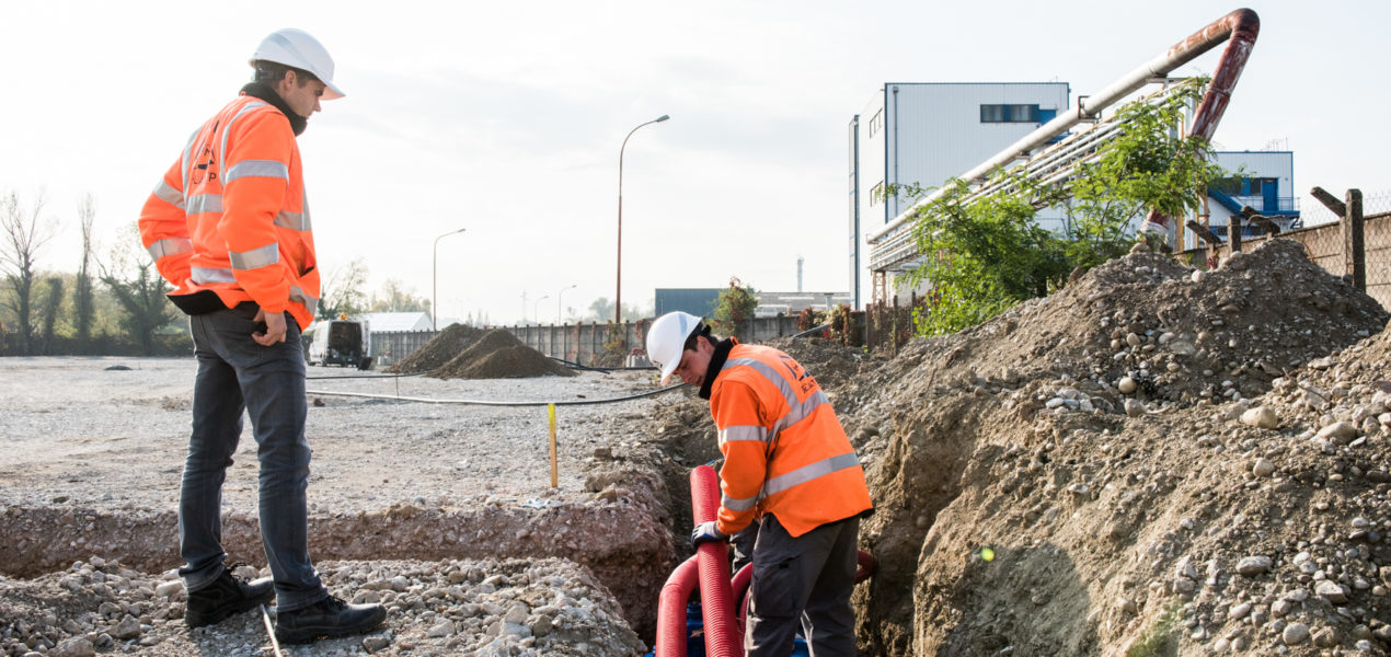 deux ouvriers sur un chantier